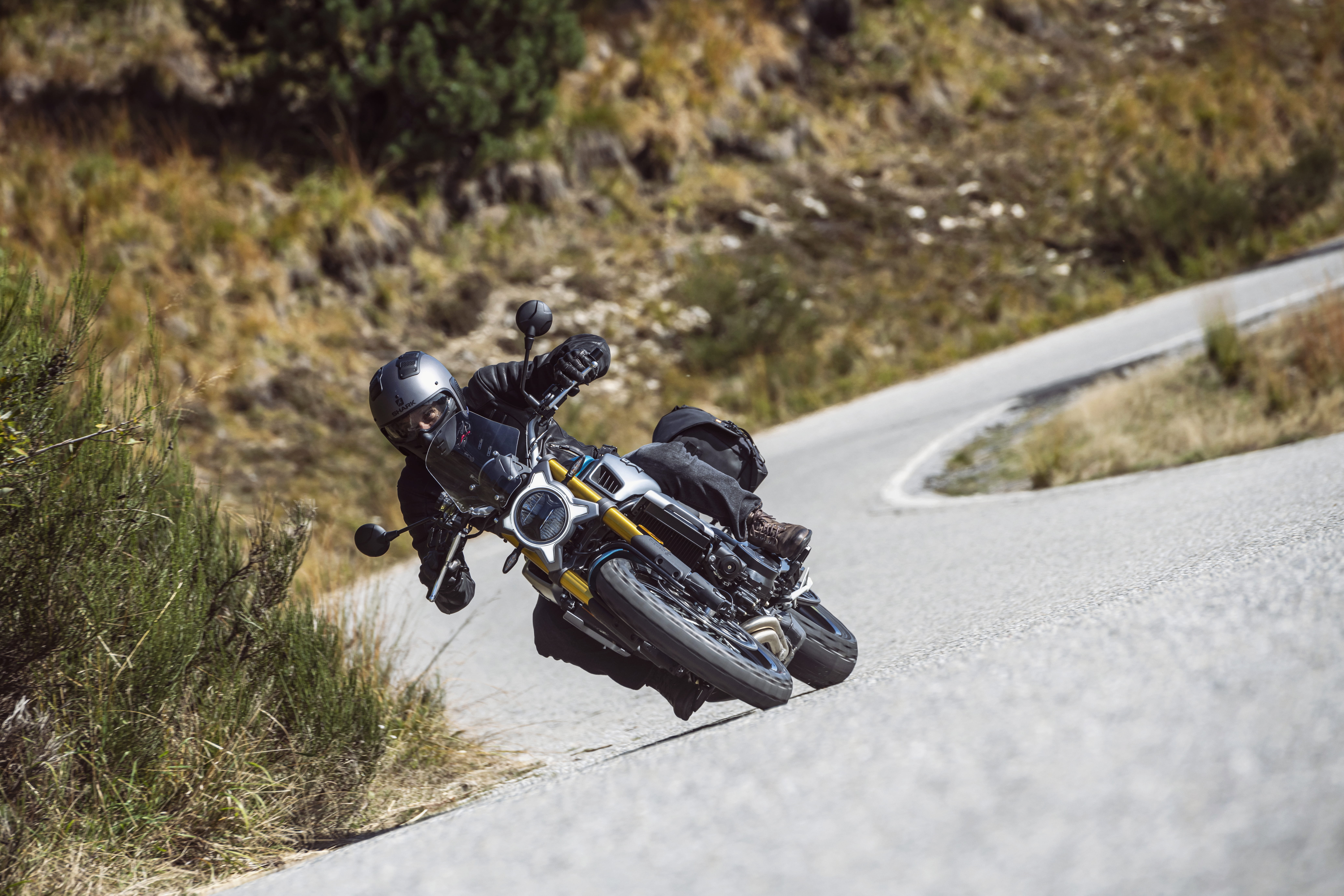 700 CL-X ADVENTURE