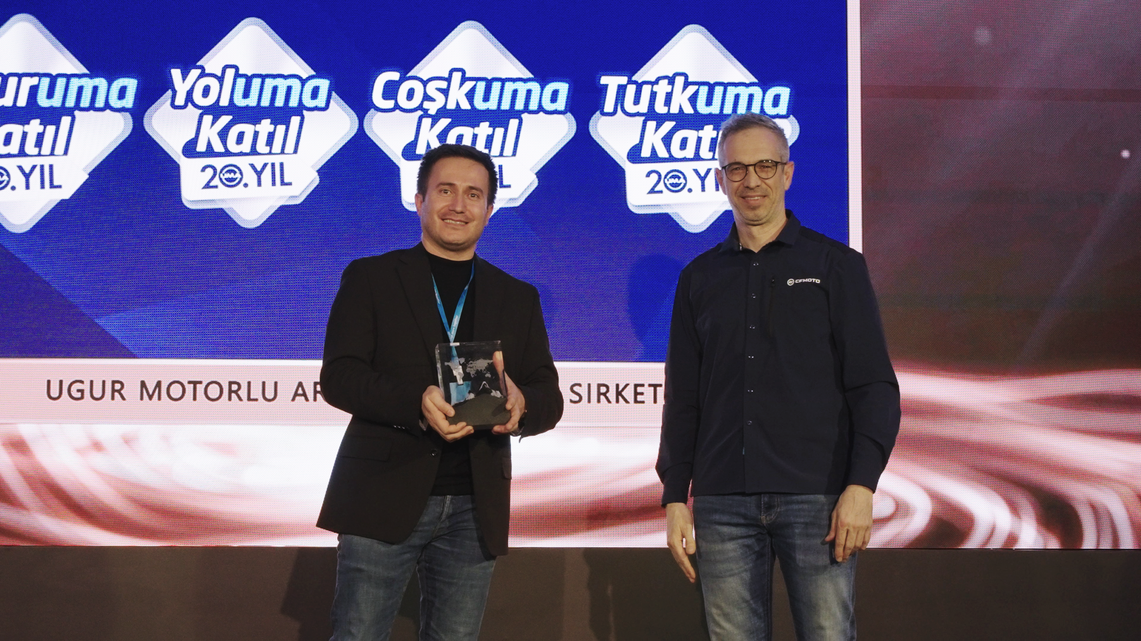 UMA, ''DISTRIBUTOR OF THE YEAR'' �d�l�ne Lay�k G�r�ld�!