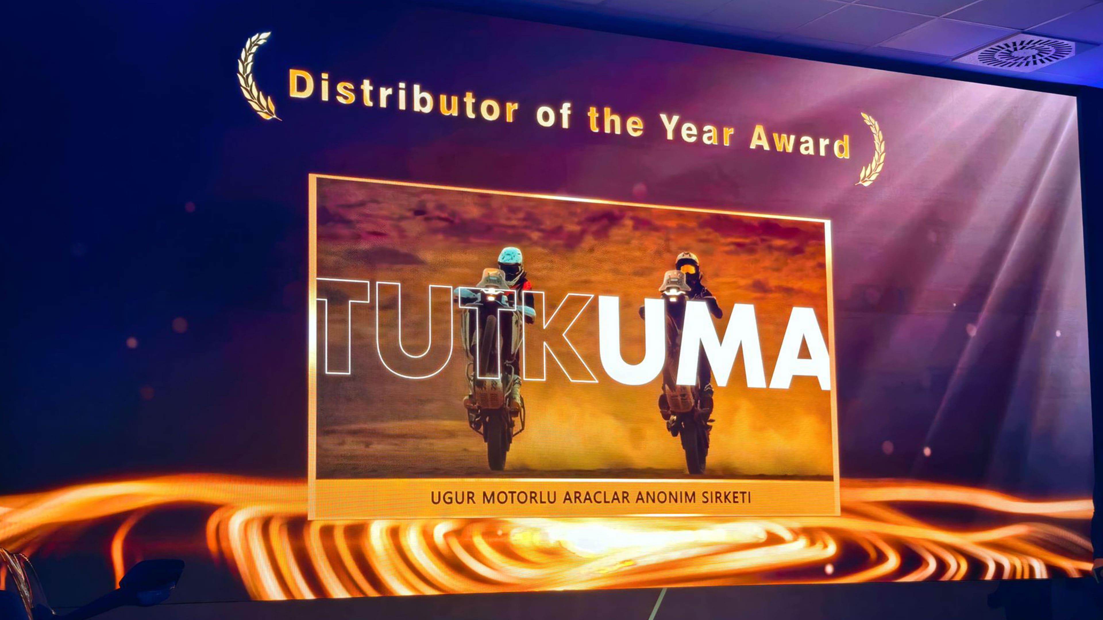 UMA, ''DISTRIBUTOR OF THE YEAR'' dlne Layk Grld!
